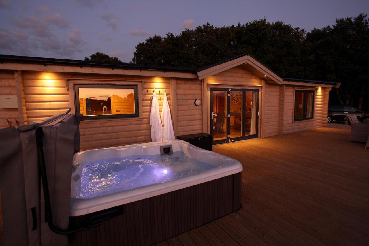 Cambridgeshire Lakes - Luxury Lodges In A Stunning Lake Location Gamlingay Exterior photo