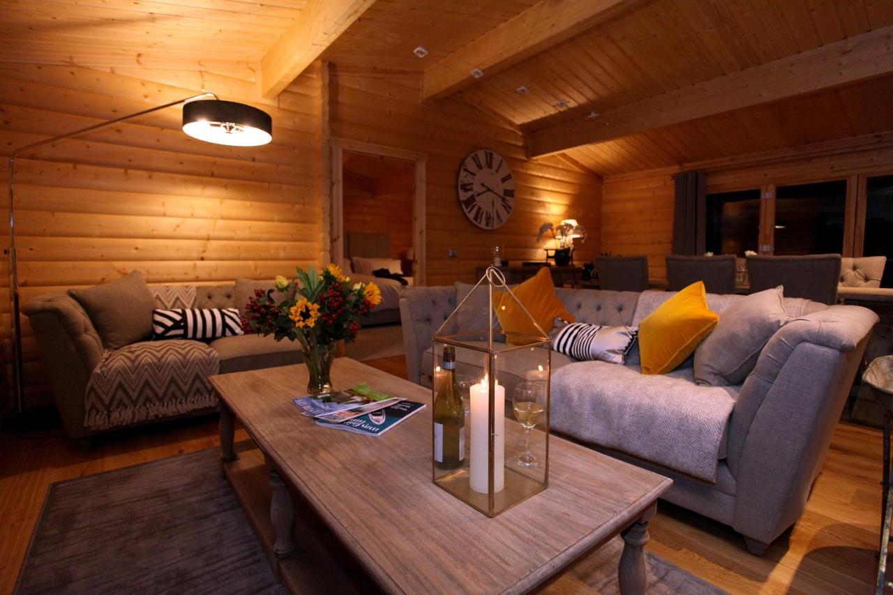 Cambridgeshire Lakes - Luxury Lodges In A Stunning Lake Location Gamlingay Exterior photo