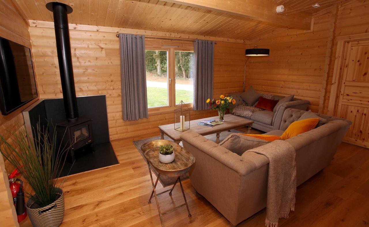 Cambridgeshire Lakes - Luxury Lodges In A Stunning Lake Location Gamlingay Exterior photo