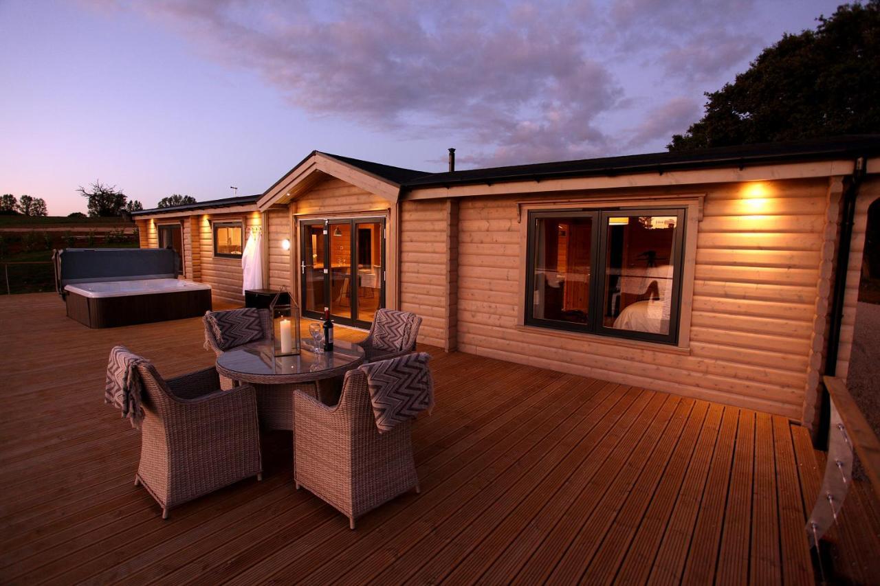 Cambridgeshire Lakes - Luxury Lodges In A Stunning Lake Location Gamlingay Exterior photo
