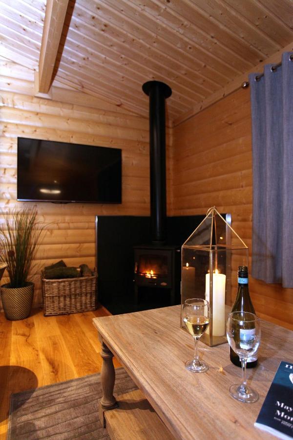 Cambridgeshire Lakes - Luxury Lodges In A Stunning Lake Location Gamlingay Exterior photo
